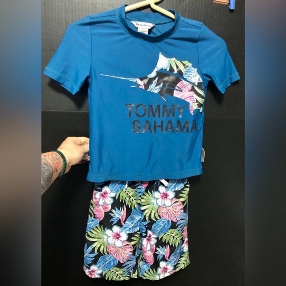 🌅Tommy Bahama Playful Playa Rash Guard Set